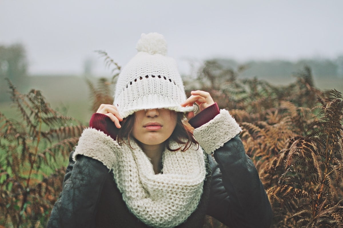 woman-cold-beanie-cover-face-winter-clothes