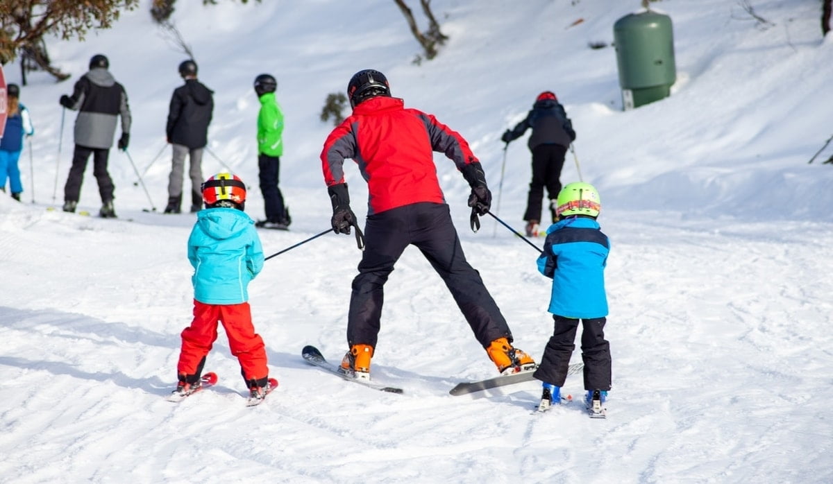 children-learning-to-ski